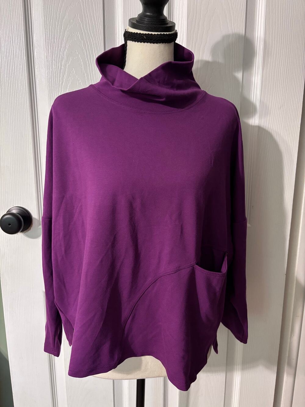 Q Neel Pullover Sweatshirt Women's Size 6 Athleisure Relaxed Fit Purple